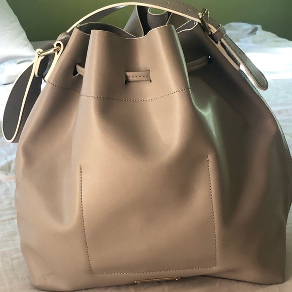 Vince Camuto large drawstring bucket bag - Picture 3 of 6